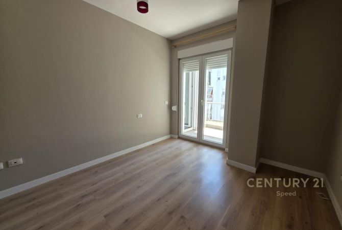 Shtepi ne shitje Apartament ne Tirane, 1+1, Mobilimi Bosh, pa mobiluar, Pagesa 155,000  Euro.