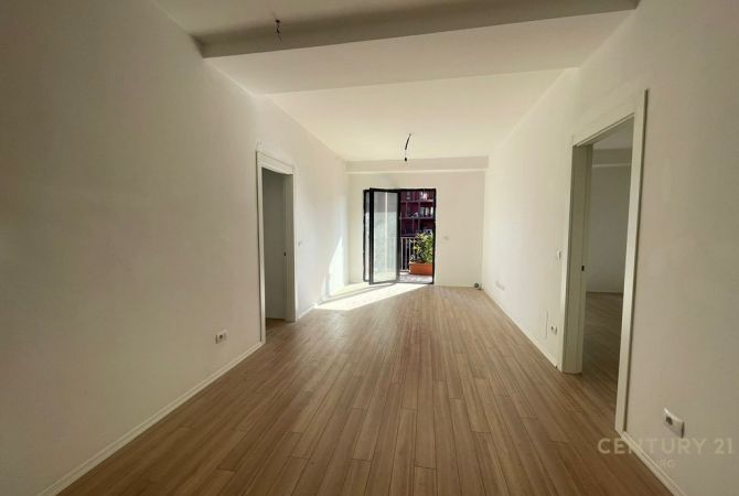 Shtepi ne shitje Apartament ne Tirane, 2+1, Mobilimi Bosh, pa mobiluar, Pagesa 280,000  Euro.