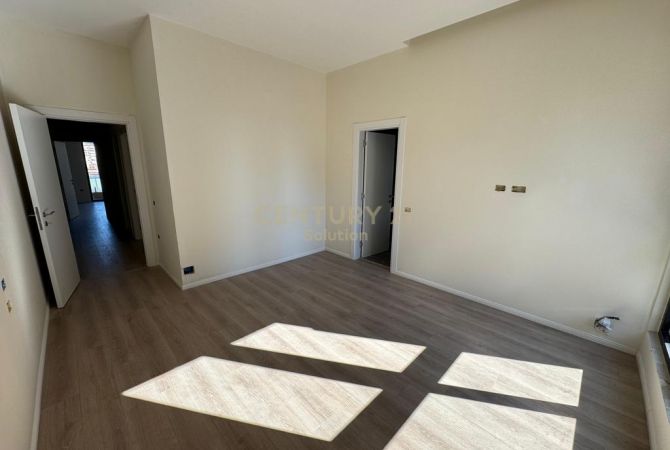 Shtepi ne shitje Apartament ne Tirane, 2+1, Mobilimi Bosh, pa mobiluar, Pagesa 285,000  Euro.