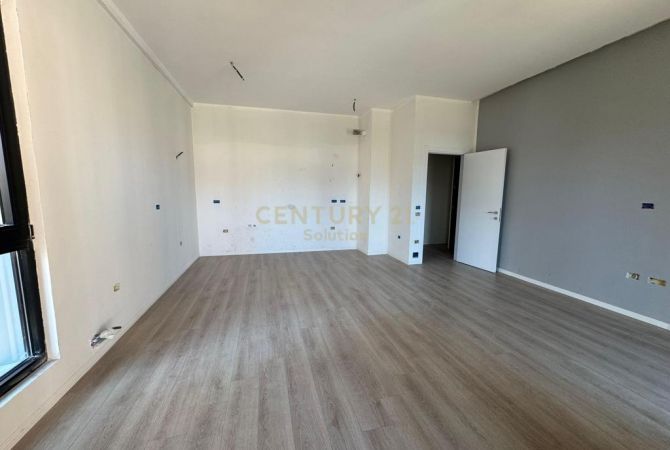 Shtepi ne shitje Apartament ne Tirane, 2+1, Mobilimi Bosh, pa mobiluar, Pagesa 285,000  Euro.