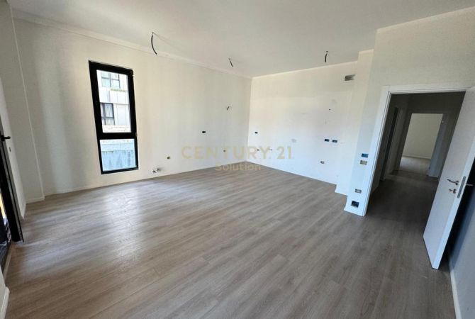 Shtepi ne shitje Apartament ne Tirane, 2+1, Mobilimi Bosh, pa mobiluar, Pagesa 285,000  Euro.