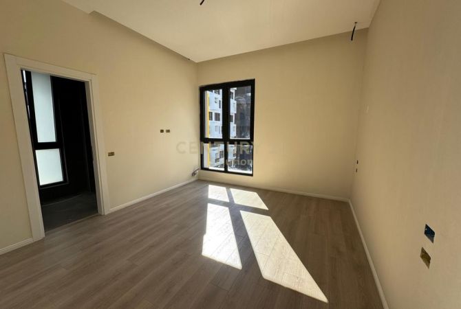 Shtepi ne shitje Apartament ne Tirane, 2+1, Mobilimi Bosh, pa mobiluar, Pagesa 285,000  Euro.