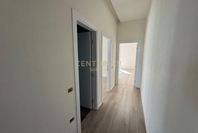 Shtepi ne shitje Apartament ne Tirane, 2+1, Mobilimi Bosh, pa mobiluar, Pagesa 285,000  Euro.