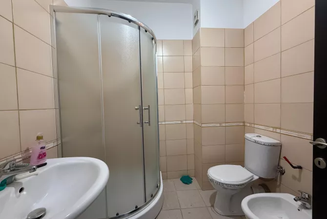 Shtepi me qera Apartament ne Tirane, 2+1, Mobilimi E mobiluar, Pagesa 420  Euro.