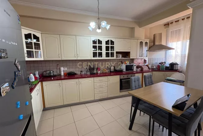 Shtepi me qera 2+1 ne Tirane - 650 Euro