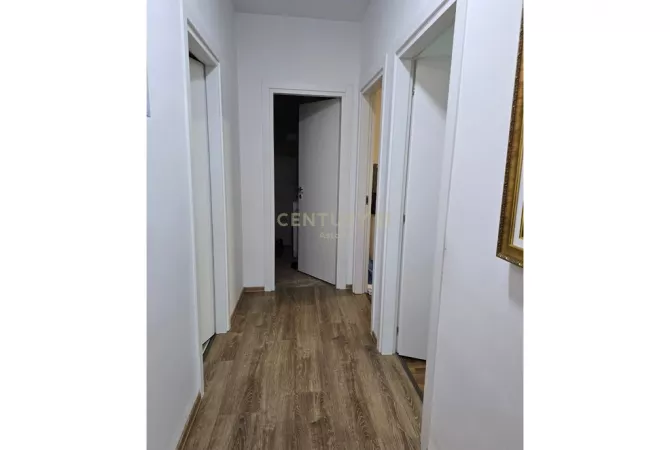 Shtepi me qera Apartament ne Tirane, 2+1, Mobilimi E mobiluar, Pagesa 800  Euro.