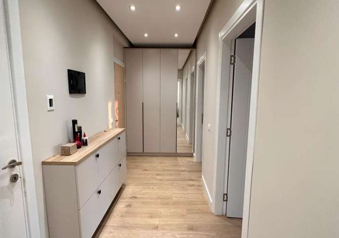 Shtepi ne shitje Apartament ne Tirane, 2+1, Mobilimi E mobiluar, Pagesa 250,000  Euro.