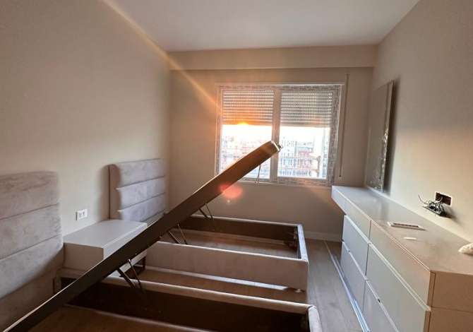 Shtepi ne shitje Apartament ne Tirane, 2+1, Mobilimi E mobiluar, Pagesa 250,000  Euro.