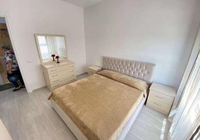 Shtepi me qera Apartament ne Tirane, 3+1, Mobilimi E mobiluar, Pagesa 400  Euro.
