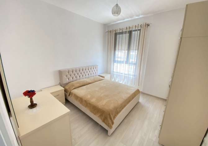 Shtepi me qera Apartament ne Tirane, 3+1, Mobilimi E mobiluar, Pagesa 400  Euro.