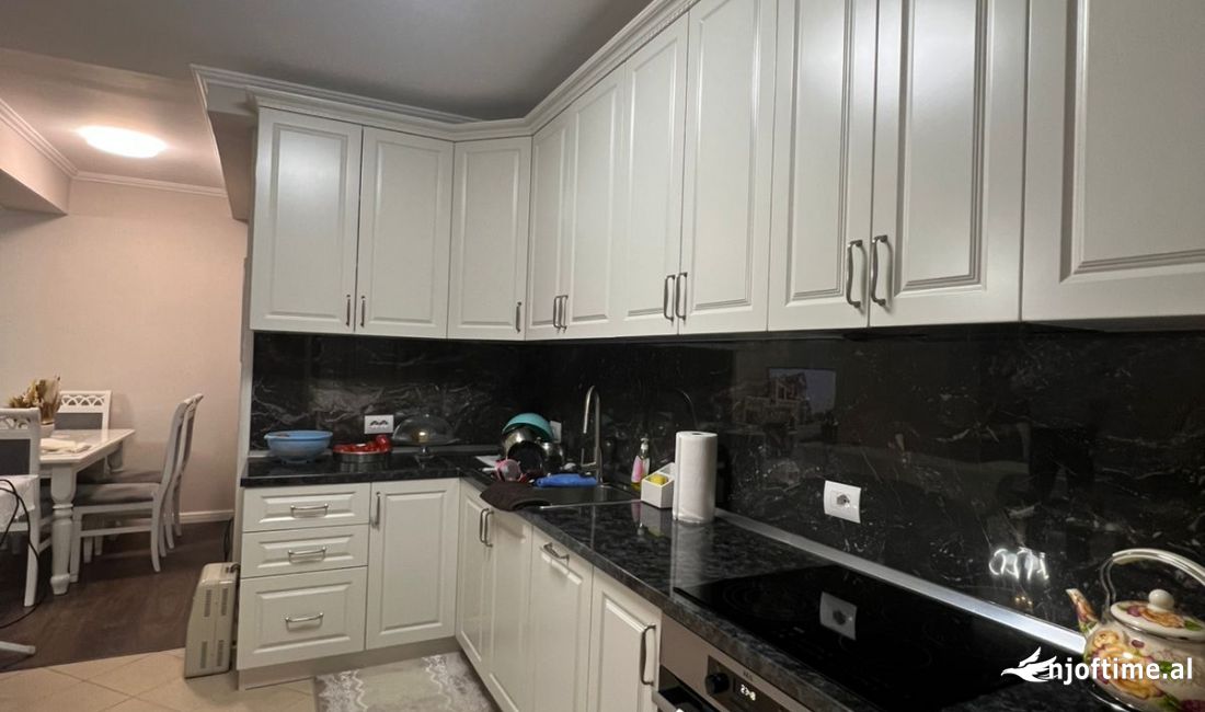 Shtepi ne shitje Apartament ne Tirane, 2+1, Mobilimi E mobiluar, Pagesa 295,000  Euro.