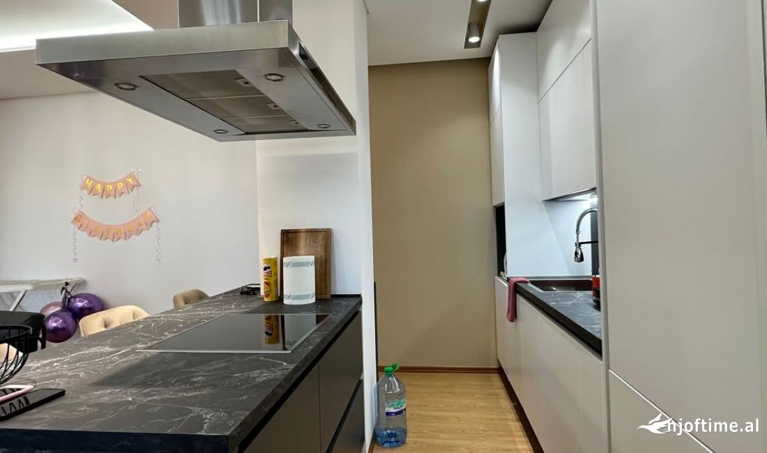 Shtepi me qera Apartament ne Tirane, 2+1, Mobilimi E mobiluar, Pagesa 900  Euro.