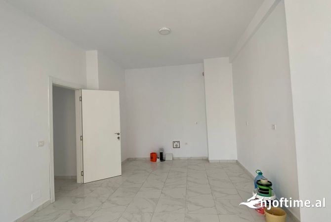 Shtepi me qera 3+1 ne Tirane - 900 Euro