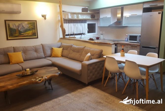Shtepi me qera 2+1 ne Tirane - 680 Euro
