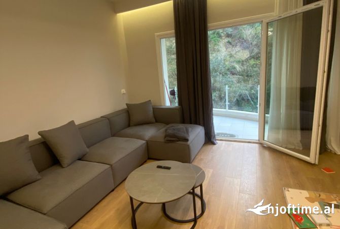 Shtepi me qera Apartament ne Tirane, 2+1, Mobilimi E mobiluar, Pagesa 998  Euro.