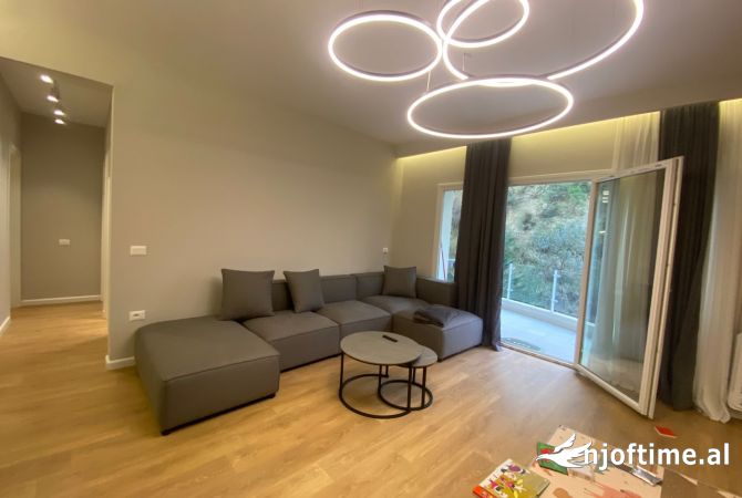 Shtepi me qera Apartament ne Tirane, 2+1, Mobilimi E mobiluar, Pagesa 998  Euro.