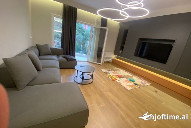 Shtepi me qera 2+1 ne Tirane - 998 Euro