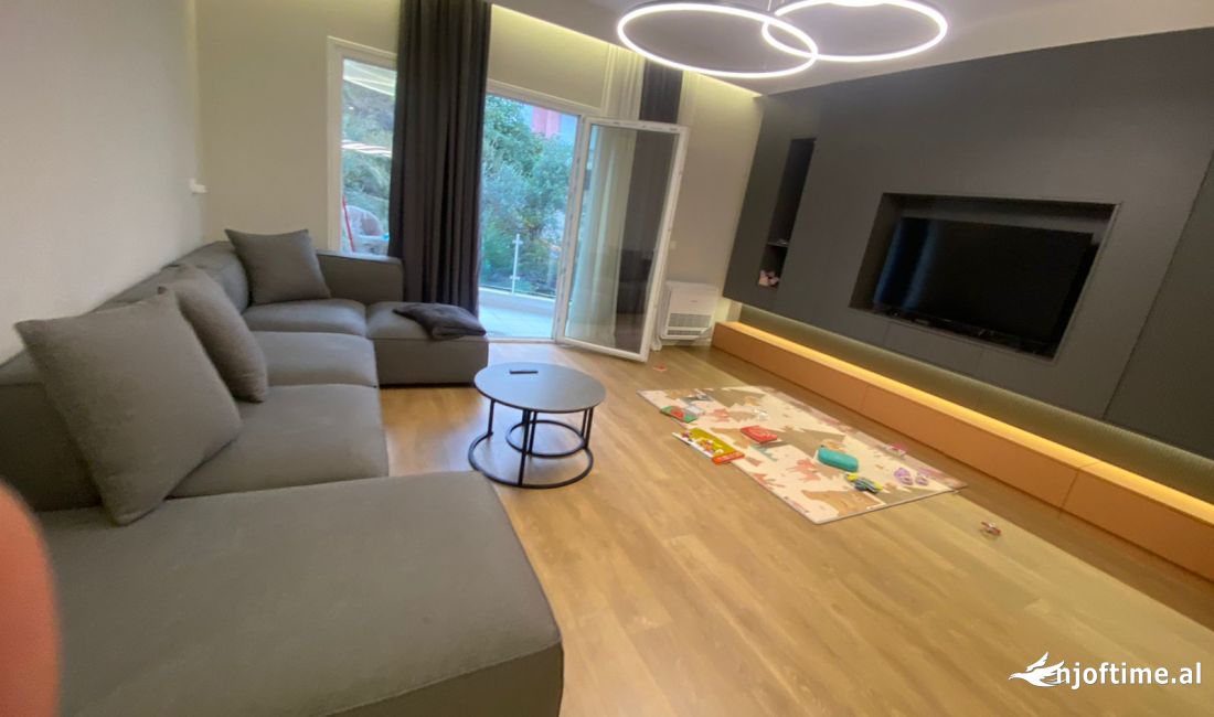 Shtepi me qera Apartament ne Tirane, 2+1, Mobilimi E mobiluar, Pagesa 998  Euro.