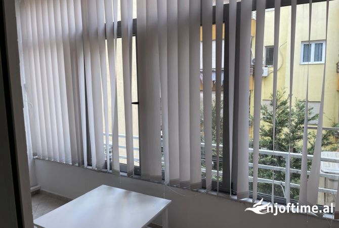 Shtepi me qera Apartament ne Tirane, 2+1, Mobilimi E mobiluar, Pagesa 749  Euro.