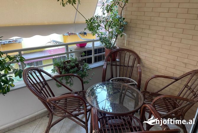 Shtepi me qera Apartament ne Tirane, 2+1, Mobilimi E mobiluar, Pagesa 749  Euro.