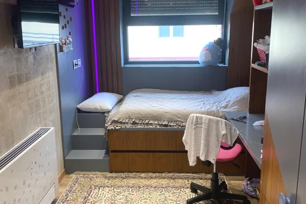 Shtepi me qera Penthose(kati i fundit panoramik) ne Tirane, 3+1, Mobilimi E mobiluar, Pagesa 1,699  Euro.