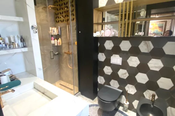 Shtepi me qera Penthose(kati i fundit panoramik) ne Tirane, 3+1, Mobilimi E mobiluar, Pagesa 1,699  Euro.