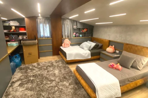 Shtepi me qera Penthose(kati i fundit panoramik) ne Tirane, 3+1, Mobilimi E mobiluar, Pagesa 1,699  Euro.