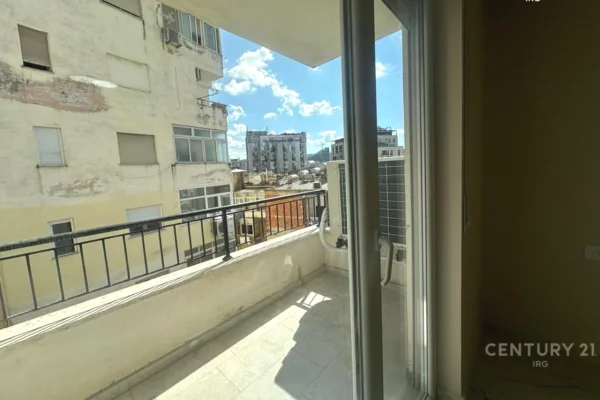 Shtepi me qera Apartament ne Tirane, 1+1, Mobilimi Bosh, pa mobiluar, Pagesa 90,000  Leke.