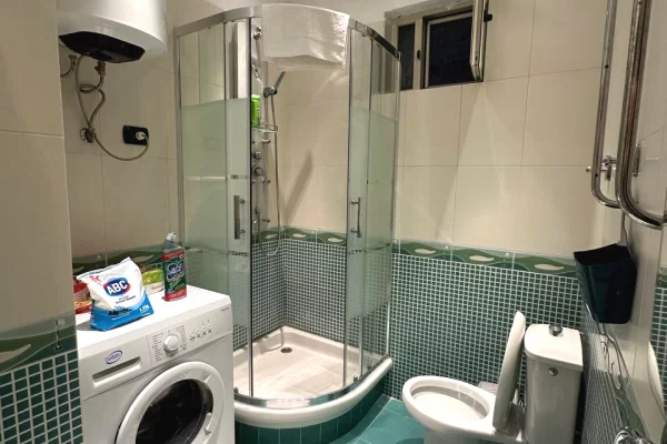 Shtepi me qera Apartament ne Tirane, 3+1, Mobilimi E mobiluar, Pagesa 700  Euro.