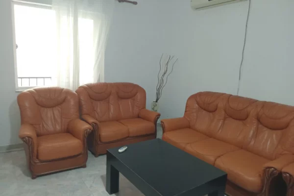 Shtepi me qera 2+1 ne Tirane - 40,000 Leke