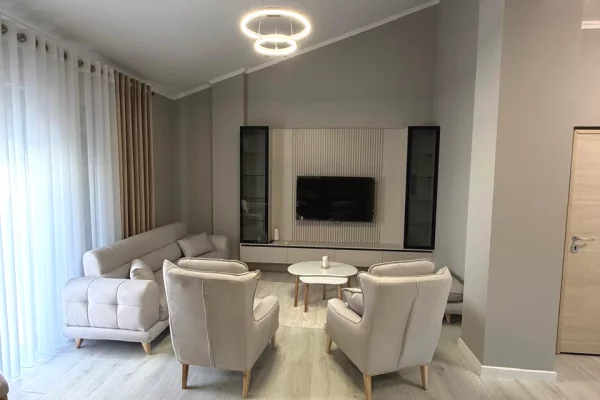 Shtepi me qera 2+1 ne Tirane - 800 Euro