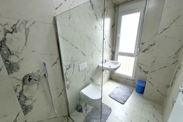 Shtepi me qera Apartament ne Tirane, 2+1, Mobilimi E mobiluar, Pagesa 599  Euro.