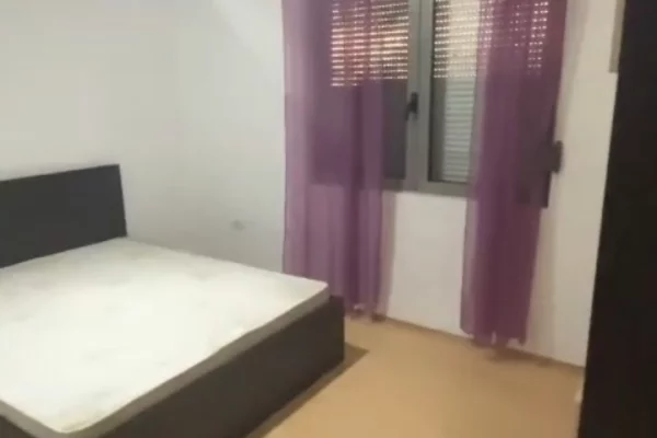 Shtepi me qera Apartament ne Tirane, 1+1, Mobilimi E mobiluar, Pagesa 500  Euro.