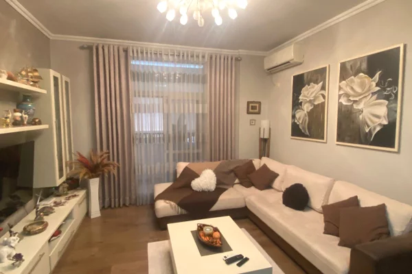 Shtepi ne shitje Apartament ne Tirane, 2+1, Mobilimi E mobiluar, Pagesa 224,999  Euro.