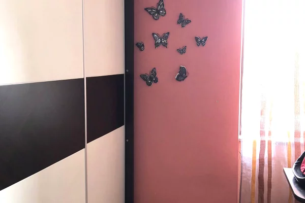 Shtepi me qera Apartament ne Tirane, 2+1, Mobilimi E mobiluar, Pagesa 50,000  Leke.