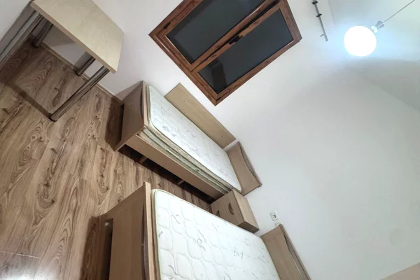 Shtepi me qera Apartament ne Tirane, 3+1, Mobilimi E mobiluar, Pagesa 550  Euro.