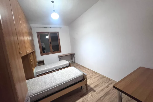 Shtepi me qera Apartament ne Tirane, 3+1, Mobilimi E mobiluar, Pagesa 550  Euro.