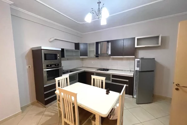 Shtepi me qera Apartament ne Tirane, 2+1, Mobilimi E mobiluar, Pagesa 500  Euro.