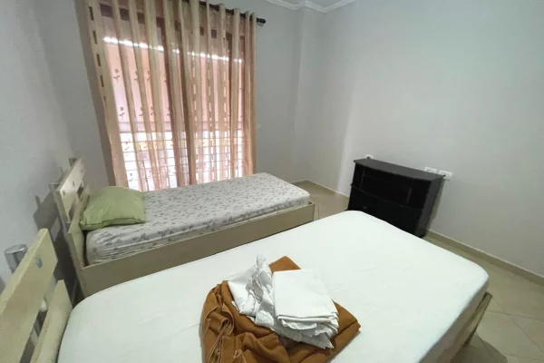 Shtepi me qera Apartament ne Tirane, 2+1, Mobilimi E mobiluar, Pagesa 500  Euro.