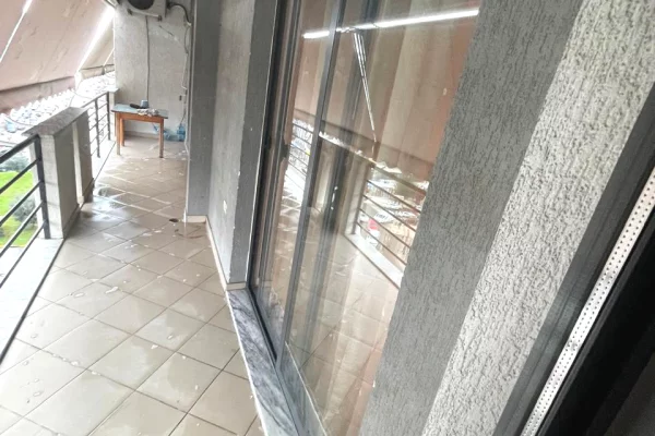 Shtepi me qera Apartament ne Tirane, 2+1, Mobilimi E mobiluar, Pagesa 500  Euro.