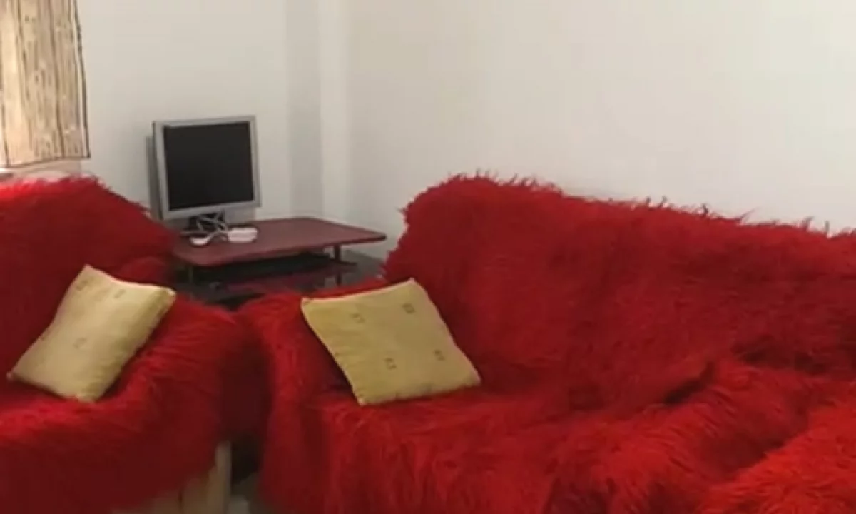 Shtepi me qera Apartament ne Tirane, 2+1, Mobilimi E mobiluar, Pagesa 45,000  Leke.