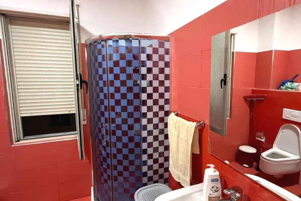 Shtepi me qera Apartament ne Tirane, 2+1, Mobilimi E mobiluar, Pagesa 648  Euro.