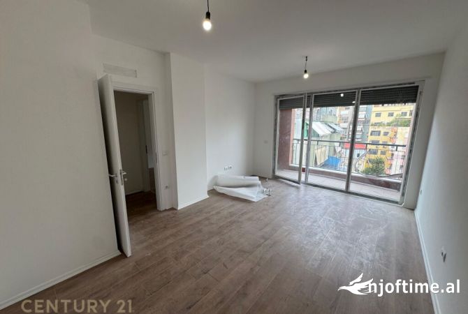 Jepet me qira Apartament 2+1+2 (per zyra) ne zonen Myslym Shyri    Metropol102264