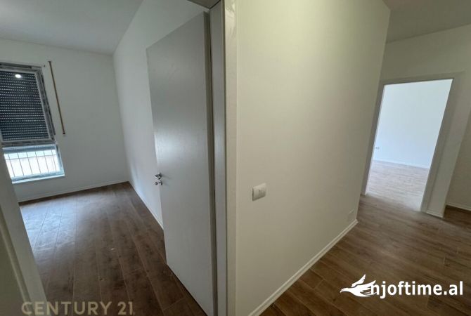Jepet me qira Apartament 2+1+2 (per zyra) ne zonen Myslym Shyri    Metropol102264