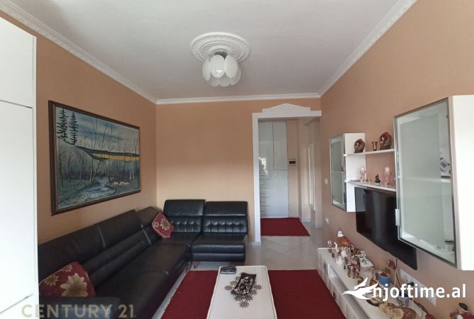 Shtepi me qera 2+1 ne Tirane - 650 Euro