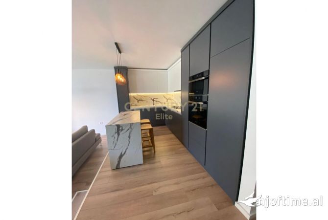 Shtepi me qera Vila Luksoze ne Tirane, 2+1, Mobilimi E mobiluar, Pagesa 1,400  Euro.