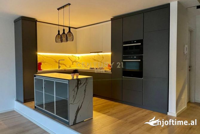 Shtepi me qera Vila Luksoze ne Tirane, 2+1, Mobilimi E mobiluar, Pagesa 1,400  Euro.