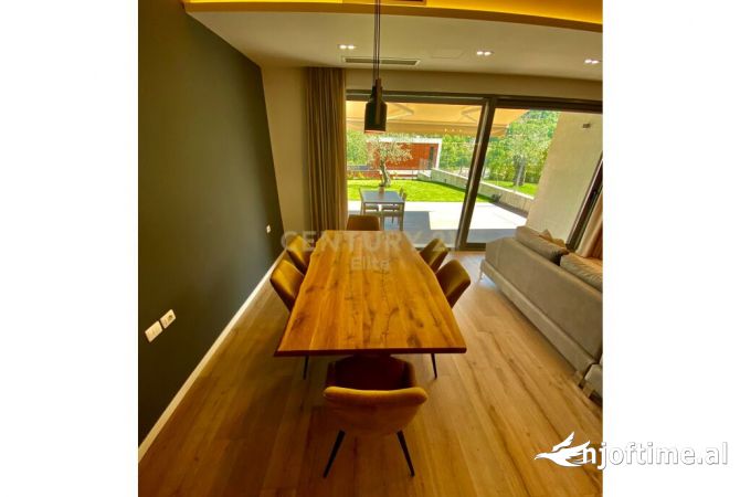 Shtepi me qera Vila Luksoze ne Tirane, 2+1, Mobilimi E mobiluar, Pagesa 1,400  Euro.