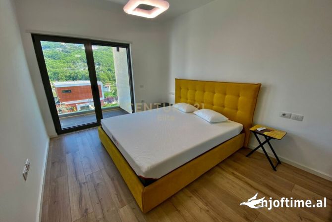 Shtepi me qera Vila Luksoze ne Tirane, 2+1, Mobilimi E mobiluar, Pagesa 1,400  Euro.