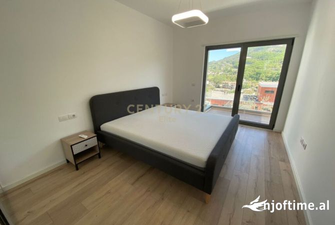 Shtepi me qera Vila Luksoze ne Tirane, 2+1, Mobilimi E mobiluar, Pagesa 1,400  Euro.